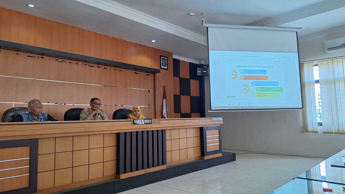 Rapat Pemaparan Laporan Pendahuluan Materi Teknis RDTR Kota Pasuruan 2021-2041.