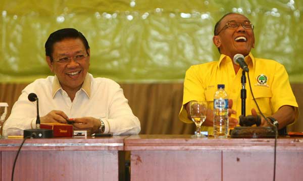 Agung Laksono dan Aburizal Bakrie. foto: jpnn