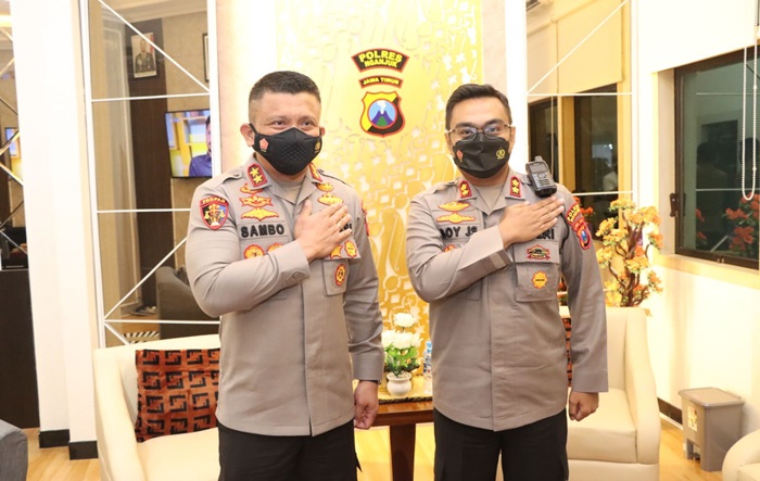 Kadivpropam Polri Irjen Pol Ferdy Sambo didampingi Kapolres Nganjuk AKBP Boy Jeckson.