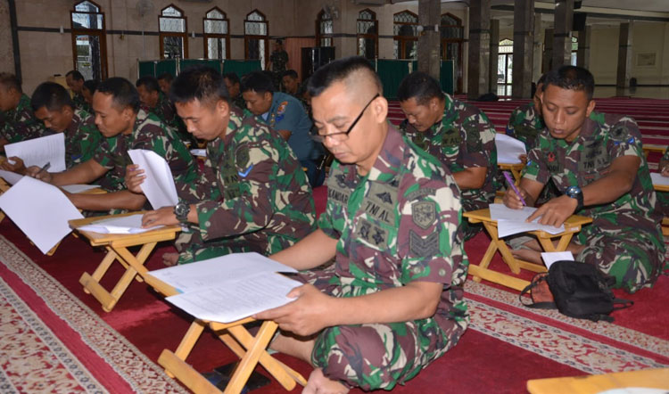 Seleksi diikuti puluhan prajurit dan PNS berlangsung di Masjid Al Mahdi, Mako Koarmada II Surabaya, Kamis (30/01).