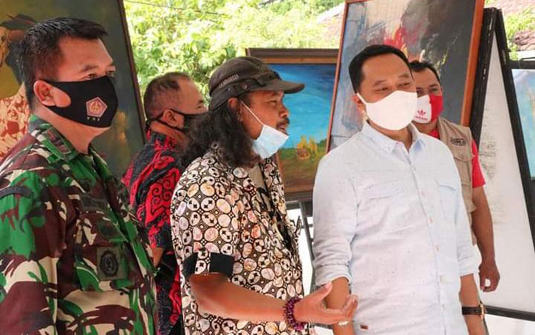 Camat Junrejo Arief Rachman Ardyasana, S.S.T.P., didampingi Danramil Junrejo Peltu Sukisyanto, dan Agoes D
