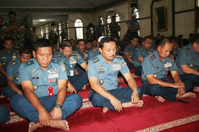 Kasal saat mengikuti doa bersama yang digelar oleh Koarmada II.