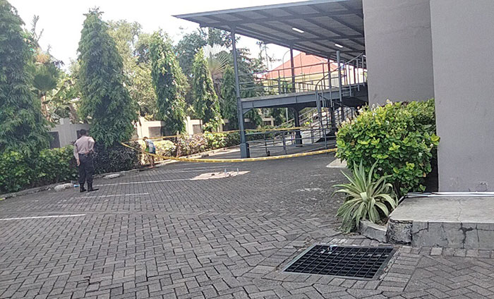 Lokasi korban bunuh diri di Puncak Bukit Golf, Surabaya.