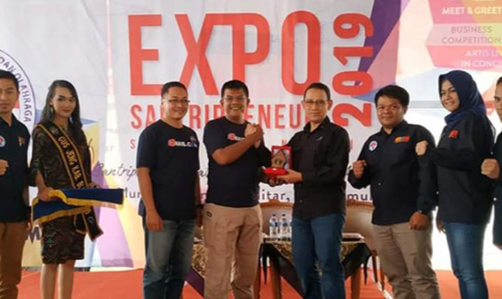 Pembukaan Santripreneur Expo 2019 yang digelar di Alun-alun Kanigoro Kabupaten Blitar.