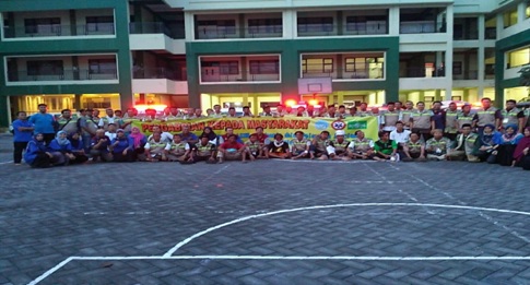Para peserta pelatihan melakukan sesi foto bersama di Pesantren Bumi Sholawat, Sidoarjo usai mengikuti pelatihan.
