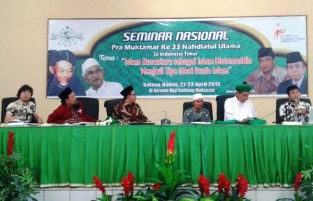 HUJAN INSTRUPSI- Suasana Pra Muktamar NU di Makassar yang diwarnai instrupsi PWNU dan PCNU yang menolak AHWA diberlakukan pada Muktamar NU ke-33 di alun-alun Jombang. (foto: istimewa)
