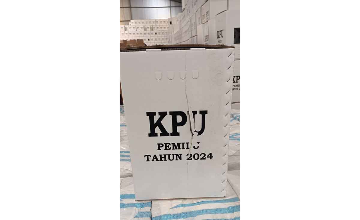 Kotak suara yang rusak di Bangkalan.
