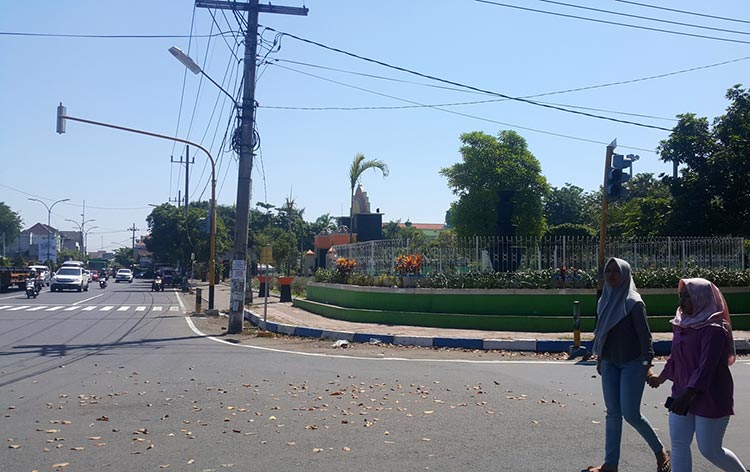 Lampu PJU milik Pemkab Pasuruan di sekitar Alun-Alun Bangil.