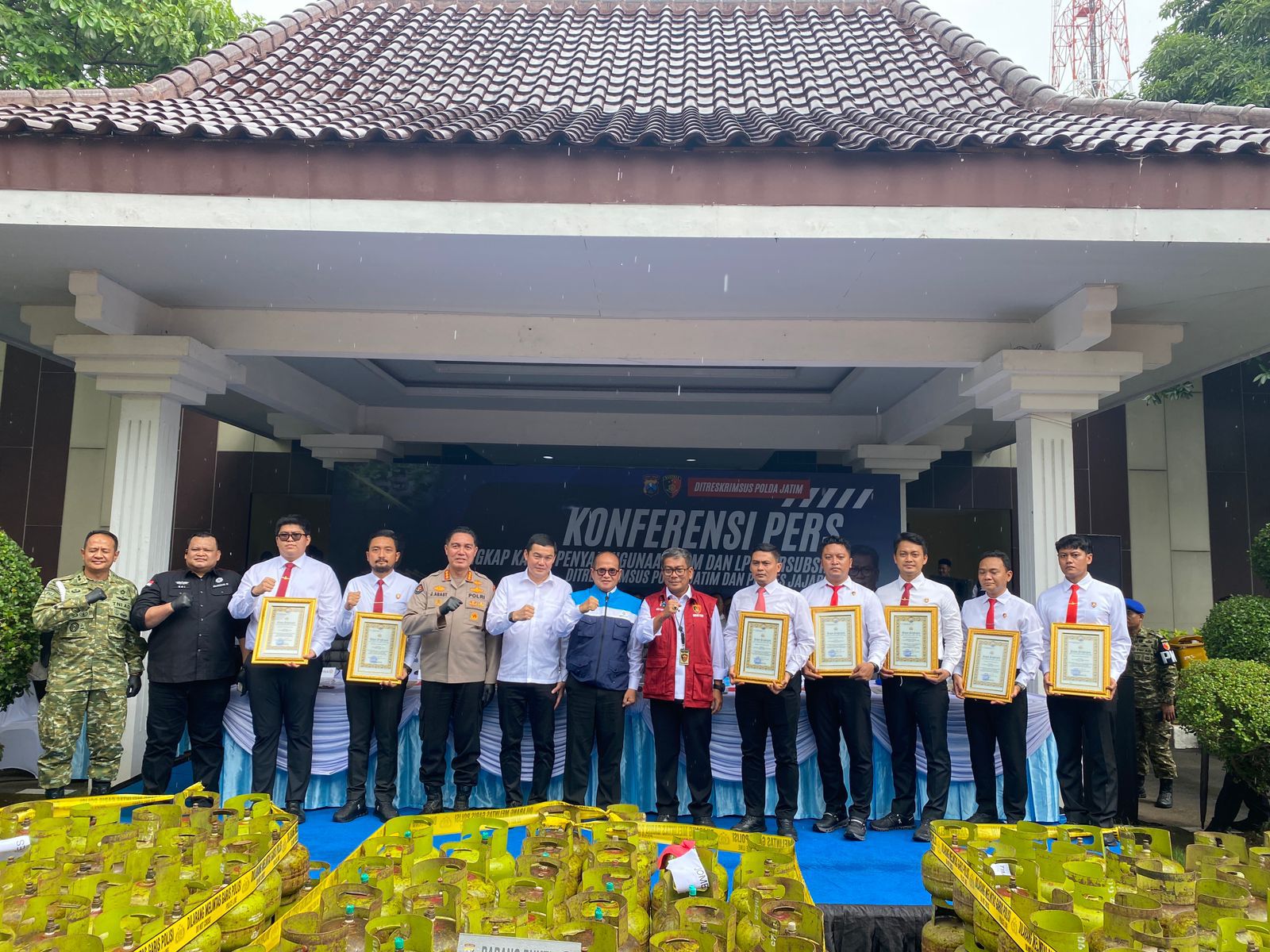 Konferensi pers ungkap kasus penyalahgunaan BBM bersubsidi Polres Probolinggo Kota
