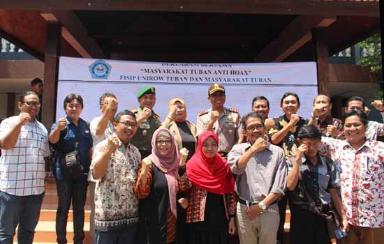 Deklarasi Masyarakat Anti Hoax di Unirow Tuban. foto: Unirow for BANGSAONLINE