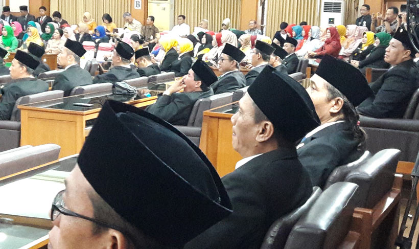 Suasana paripurna pelantikan DPRD Gresik periode 2019-2024 beberapa waktu lalu. foto: SYUHUD/ BANGSAONLINE