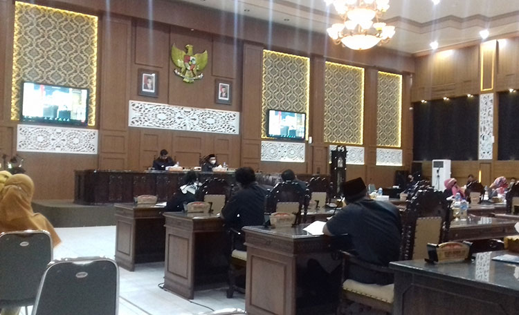 Rapat Paripurna DPRD Kota Probolinggo. (foto: ist)