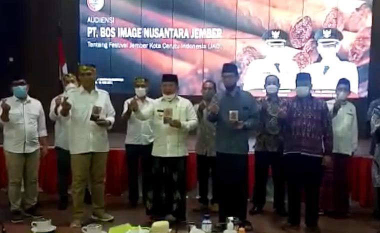 Pemkab Jember akan berkolaborasi dengan pengusaha cerutu yang sudah go international, yakni Boss Image Nusantara (BIN) Cigar, untuk mewujudkan Jember Kota Cerutu Indonesia.