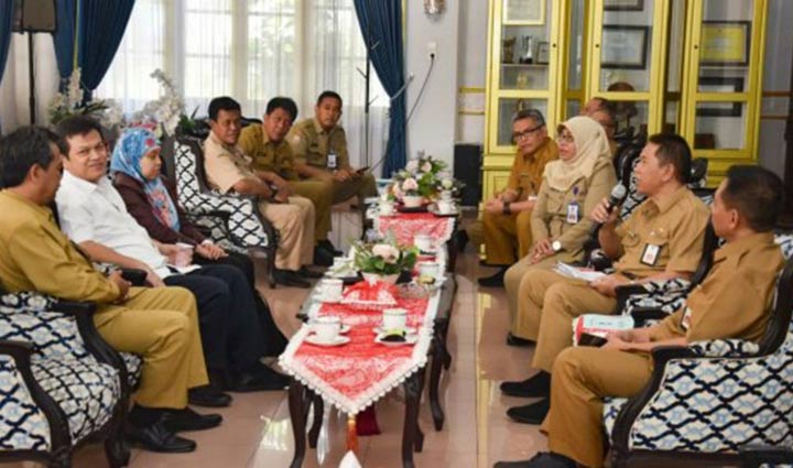 Sekdakab Malang saat memimpin rapat terbatas para kepala OPD.