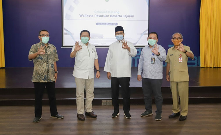  Wali Kota Pasuruan, Saifullah Yusuf (Gus Ipul) saat melakukan kunjungan kerja ke PT. Pelindo III Surabaya, Selasa (27/4).