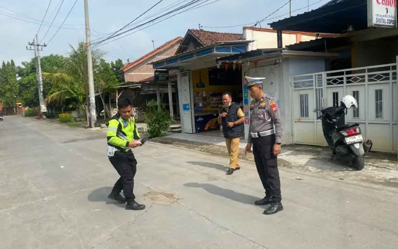 Diduga Kurang Konsentrasi, Pelajar di Kemlagi Mojokerto Tabrak Penyebrang Jalan Hingga Tewas