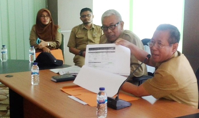 Sekda Pemkot Pasuruan atas nama Inspektorat saat rilis dugaan korupsi pengadaan lahan Kantor Kecamatan Panggurejo. Foto: A FUAD/ BANGSAONLINE