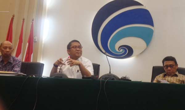 Menkominfo, Rudiantara saat memberikan keterangan kepada media terkait uber dan grab di Aula Kemeninfo Jl Medan Merdeka Barat Jakarta, Selasa (15/03) sore. foto: rakisa/ BANGSAONLINE