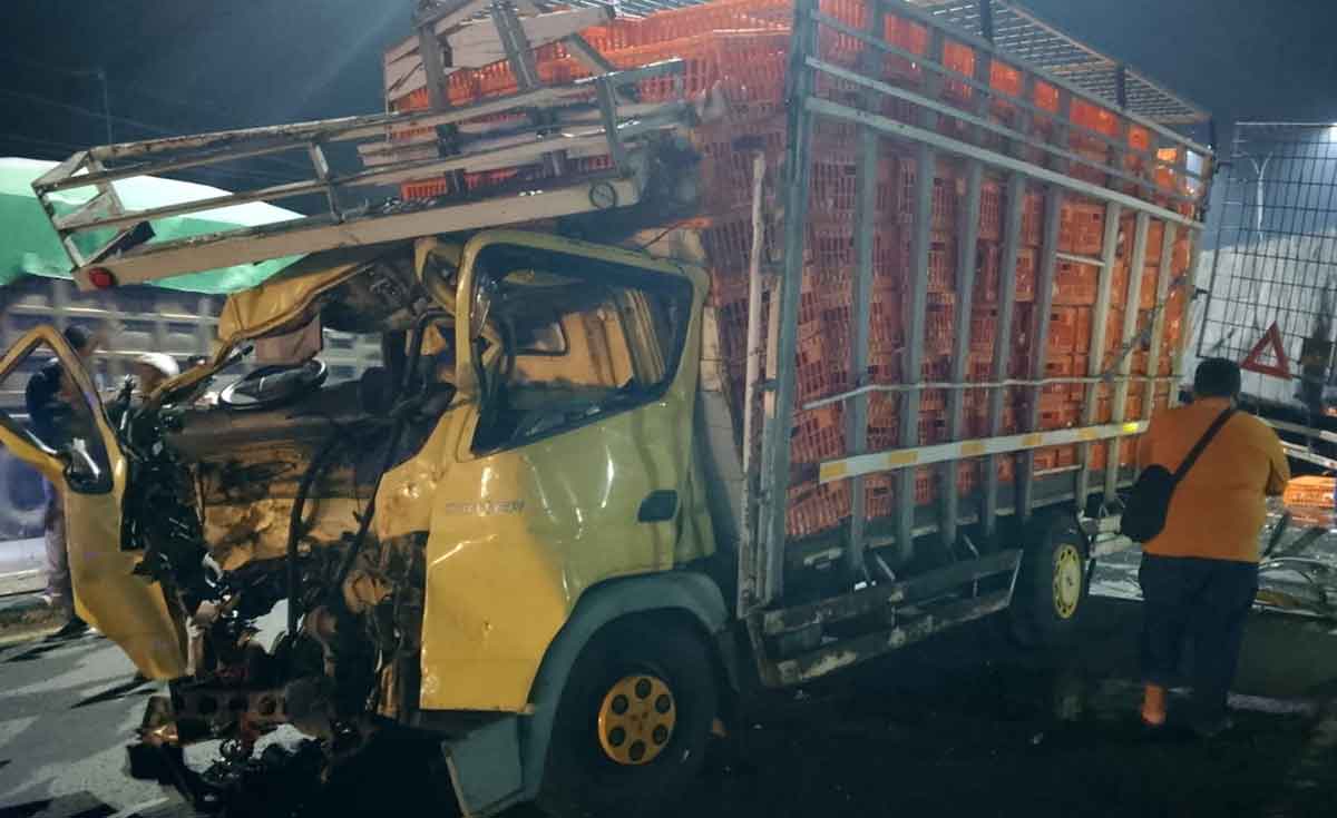Truk yang terlibat kecelakaan di Jombang.