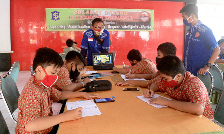 Peduli Pendidikan Warga, Pendopo Kecamatan Tambaksari Surabaya Disulap Jadi Sekolah Daring