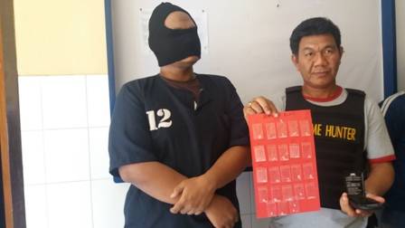Tersangka penjual parfum jadi bandar sabu dan ineks.

