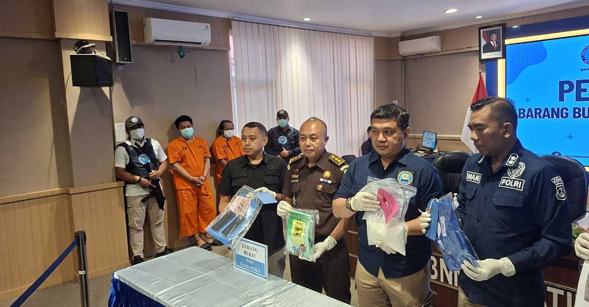 Konferensi pers terkait kasus sabu yang dilakukan BNNP Jatim.