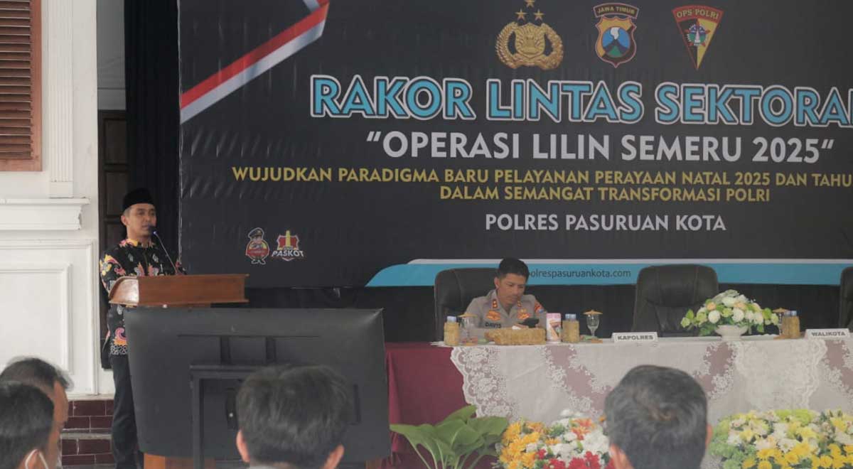 Wali Kota Pasuruan saat memberi sambutan dalam rapat koordinasi Operasi Lilin Semeru 2025.
