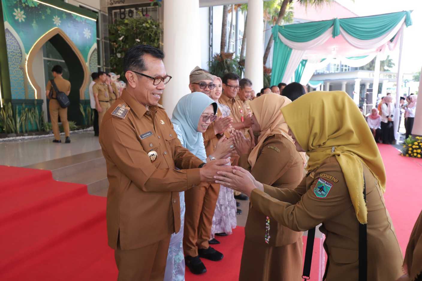 Wali Kota Batu, Nurochman saat halal bihalal usai apel