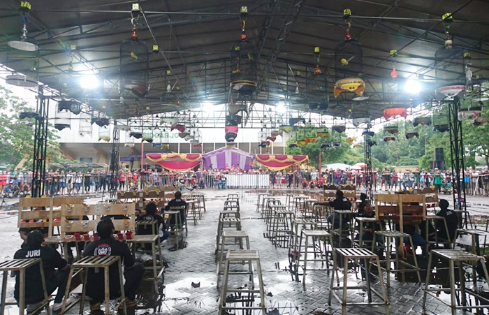 Suasana saat berlangsungnya lomba dan pameran burung berkicau.