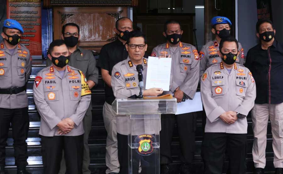 Kepala Divisi Humas Polri, Irjen Argo Yuwono saat menyampaikan pencekalan Rizieq Shihab beserta 5 tersangka lainnya.