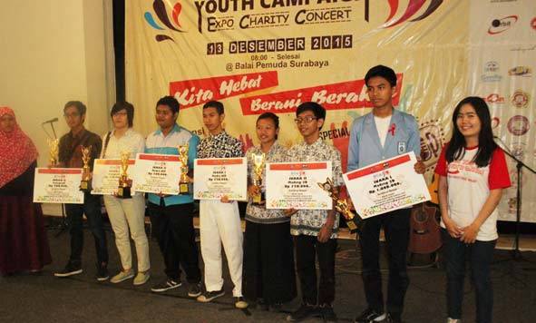 penerimaan hadiah bagi sang juara. foto: tim journey
