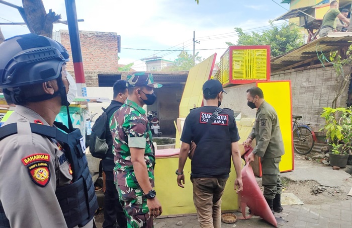 Perobohan pagupon merpati di Gubeng Masjid.