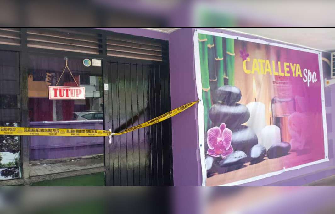 Salah satu panti pijat yang digerebek, kini disegel.