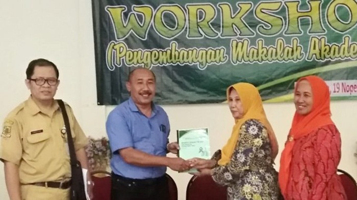 Para pengurus TB care Aisyiyah usai bertatap muka dengan anggota DPRD Kota Mojokerto. Membahas soal peningkatan jumlah penderita TBC. Foto: YUDI/BANGSAONLINE