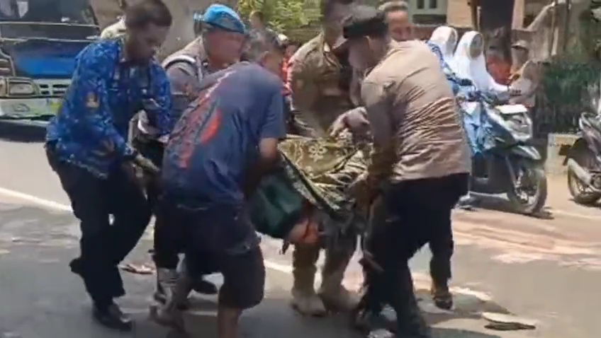 Korban meninggal saat dievakuasi petugas