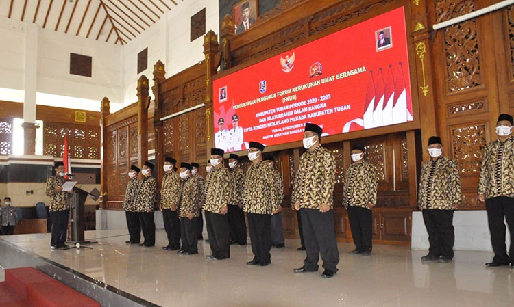 Pengukuhan Forum Kerukunan Umat Beragama (FKUB) periode 2020-2025 di Pendapa Kridho Manunggal Tuban, Rabu (25/11/2020). (foto: ist)