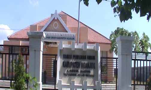 Gedung KPUD Nganjuk yang kini jadi masalah.