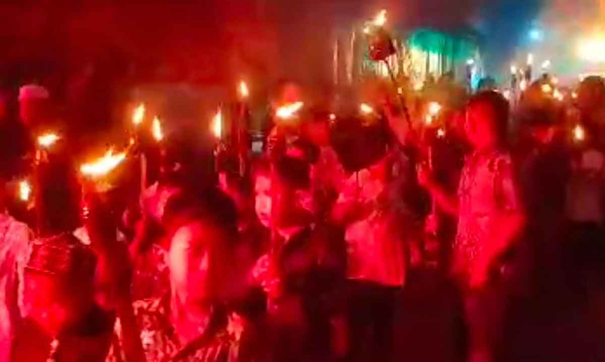 Keseruan Warga Indrodelik Gresik saat Songsong Idul Fitri 1446 H