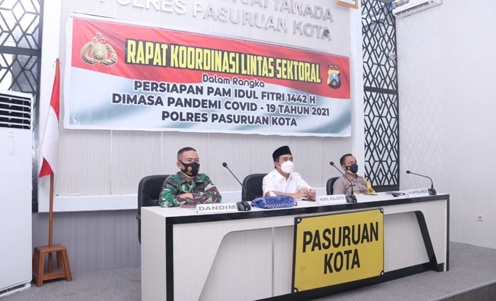 Wawali Pasuruan Adi Wibowo (Mas Adi) didampingi Kapolres Pasuruan Kota bersama Dandim 0819 Pasuruan saat mengikuti rakor lintas sektoral.
