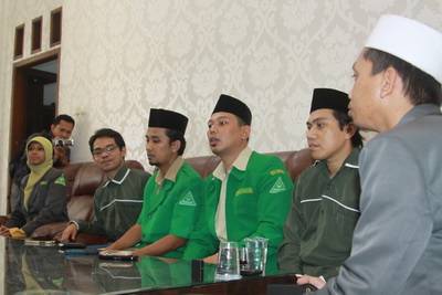 pengurus enam Banom NU Jombang saat jumpa pers. foto:muhammad syafii/BANGSAONLINE