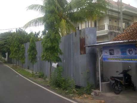 Rumah mewah Fuad Amin di Saksak Bangkalan Madura. Foto: detik.com