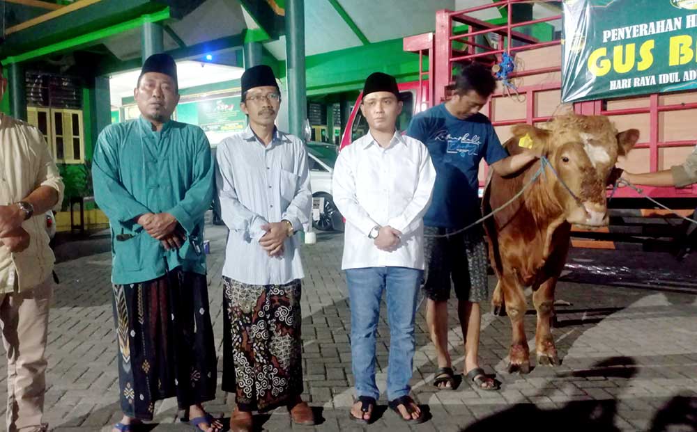 Malam Takbiran Idul Adha 2024, Gus Barra Salurkan Ratusan Hewan Kurban
