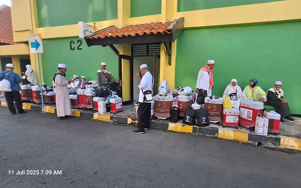 Sebanyak 22 jemaah haji kloter SUB 75 beserta 4 petugas haji daerah asal Kabupaten Manggarai, Nusa Tenggara Timur (NTT), kembali ke kampung halaman pada Jumat (11/7/2025).
