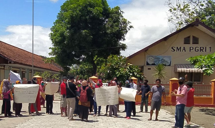 SMA PGRI 1 Ponorogo Direncanakan Jadi Shelter Covid-19, Puluhan Warga Setempat Unjuk Rasa