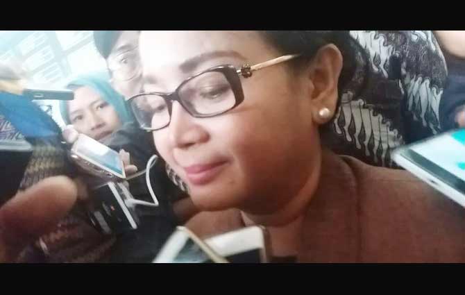 Miryam S Haryani usai mengikuti sidang di Tipikor pekan lalu.
Dia bakal kembali dihadirkan, Kamis (30/3). foto: Merdeka.com