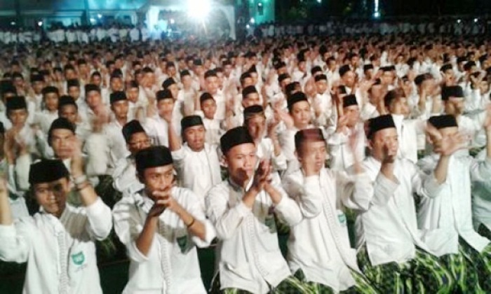 Ishari saat menggelar kegiatan di Kantor Gubernur Jawa Timur pada malam pergantian tahun baru yang lalu .