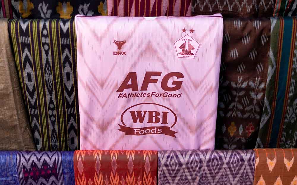 Jersey Persik ketiga mengusung motif wastra khas Kota Kediri. Foto: Ist.