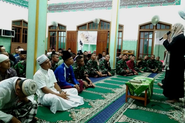 Peringatan Maulid Nabi Muhammad di masjid Al-Hidayah, Yonif 511/DY. 