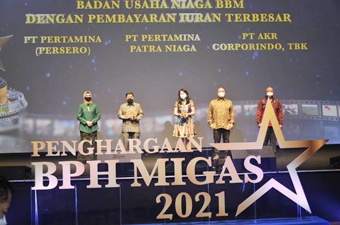 Pertamina berhasil memboyong penghargaan Badan Pengatur Hilir Minyak dan Gas Bumi (BPH Migas) tahun 2021 yang digelar di Djakarta Theater, Menteng, Jakarta Pusat, Senin (20/12) kemarin.