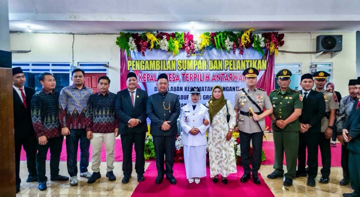 Pelantikan Mujiani sebagai Kepala Desa Laban. Foto: Ist